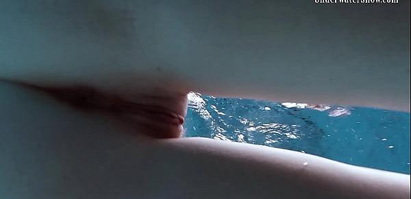  Anetta shows her naked sexy body underwater